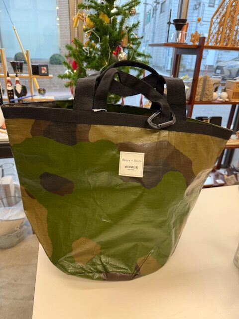 fleursxfleurs 雨の日にも強い防水トラックシートで作ったバッグ - 画像 (5)